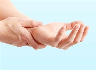 El bileğinden anjiyo yapılıyor