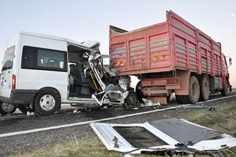 Trafik canavarı kuru yolları seviyor