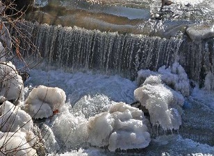 Harşit Çayı buz tuttu