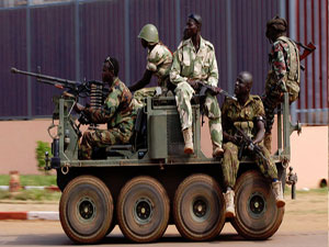 Fransa, milisleri Müslümanlara karşı silahlandırıyor