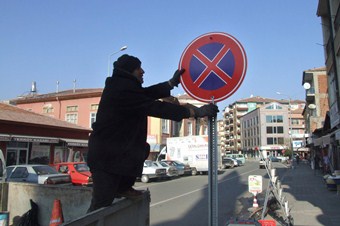 Yerköy’de trafik işaret levha yenileme çalışmaları başladı