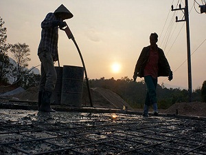 ‘Esed’e Irak petrolü akıyor’