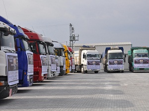 Suriye’ye 17 TIR insani yardım malzemesi gönderildi