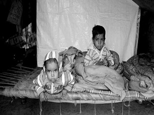 Hindistan'da Müslüman çocuklar donarak ölüyor