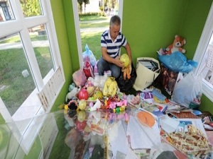 Sevgi Kumbarası oyuncak ve kitap doldu