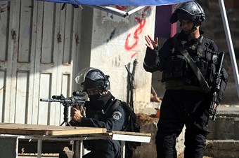 İsrail askerleri 4 Filistinliyi gözaltına aldı