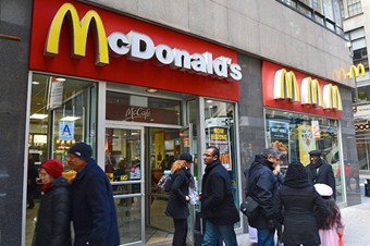Fast-food üreticisinden çalışanlarına uyarı