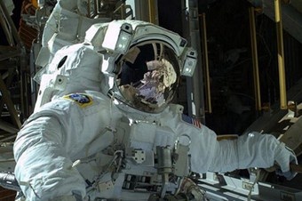 UUİ ekibi uzay yürüyüşünü tamamladı