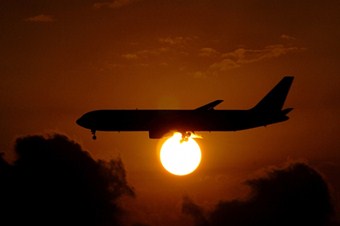 Uçağa lazer tutana büyük ceza geliyor