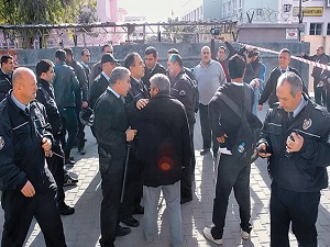 Okul kavgalarına karışan aileler, tartışmayı büyütüyor