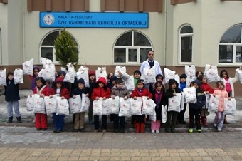 Malatyalı öğrencilerden Diyarbakırlı kardeşlerine hediye