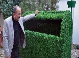 Geri dönüşüm kutularına çimli kamufle