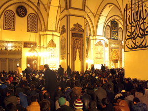 Yeni yılın ilk sabah namazında Ulu Cami doldu taştı