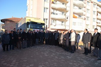 Sarıkayalılardan Suriyeli sığınmacılara bir TIR dolusu yardım