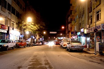 Aksaray’da görsel kirliliğe neden olan levhalar kaldırılıyor