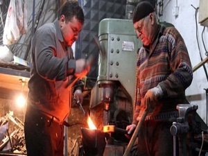 Yarım Asırdır Demir Dövüyor