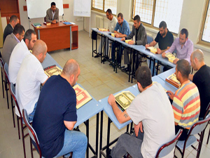 Kur’an kursunu bitiren mahkumlara sertifikaları verildi