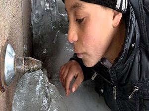 Erzurum'da çeşmeler buz tuttu!