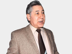 Akif memleketin cami ve okul ile kurtulacağına inanır