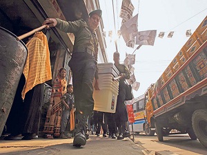 Bangladeş, şiddet ve boykotun gölgesinde sandık başında