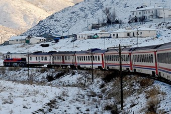 Türkiye'nin batısından doğusuna 39 saat tren yolculuğu