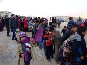 Üşüyen Suriyeli Çocuklara Yardım