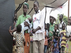 Müslümanlar komşu ülkelere sığınıyor