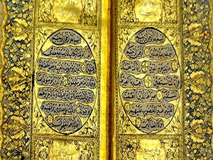 Cami için altın işlemeli Kur'an bağışladı