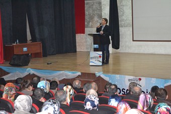 Peygamber sevgisi salona sığmadı