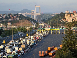 Köprü ve otoyolları para bastı