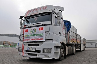 Suriye'ye 35 tır yardım