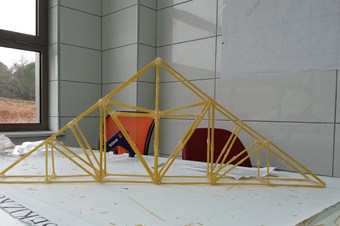 Makarnadan köprüler yapmak