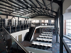 Gediz Üniversitesi'nin kütüphanesi bağışlarla büyüyor