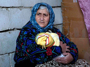 Sokakta kalan Suriyeliler ölümü bekliyor