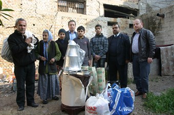 İhtiyaç sahibi aileye öğrenciler sahip çıktı