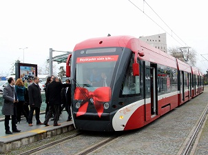 Aracını otoparka park edenler tramvaya yüzde 50 indirimli binecek