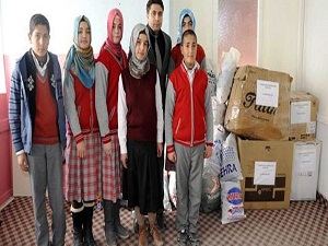 Suriyeli çocuklara giysi yardımı