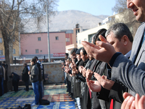 Cuma vaktinde yağmur duası yapıldı