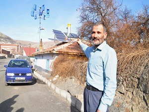 İlkokul mezunu mucit, evinin elektriğini üretiyor