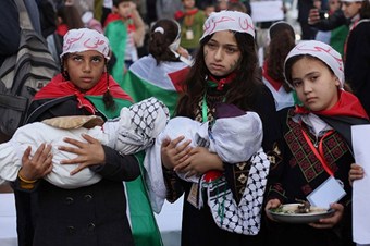 Gazze'de İnsanlık mezarlığı protestosu