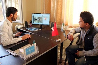 Suriyeli mağdurlar, belgeleri acıyla izledi