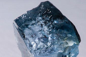 Mü’minlerde adavet, yalnız acımak mânâsında olabilir