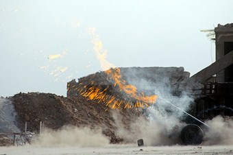 Esed karadan ve havadan bombaladı: 64 ölü