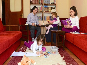 Çocuklarla iletişimde göz teması önemli