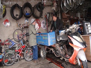 Engelliler için engel tanımayan motosiklet icat etti