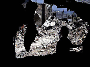 Esed aç bırakarak da öldürüyor