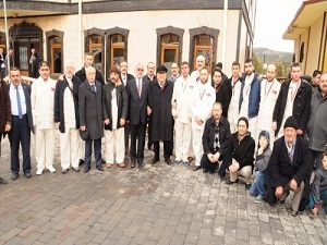 İş Adamı İşçilerini Umreye Gönderdi