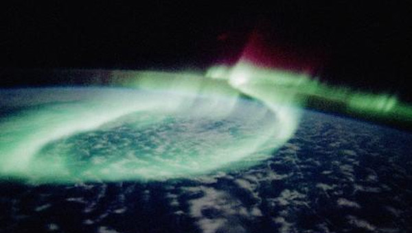 Dünyanın etrafını çeşitli katmanlar sarıyor