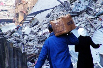 Yermuk Kampı'na 350 kolilik insani yardım