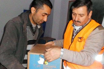 Kimse Yok Mu Derneği'nden 30 aileye yardım